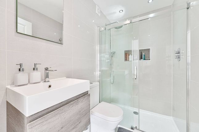Flat for sale in Lewin Road, Streatham Common, London