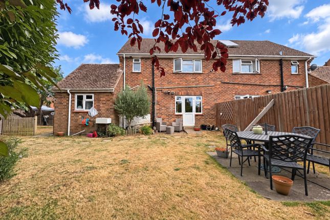10, Grasscroft, Northamptonshire photo 2
