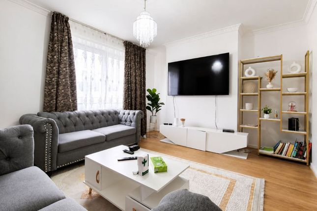 54b Somerford Grove Estate, London photo 3