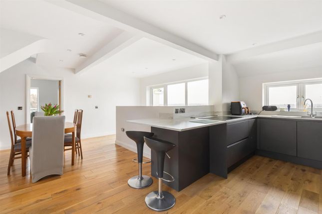 4, Overcombe Drive, Weymouth photo 4