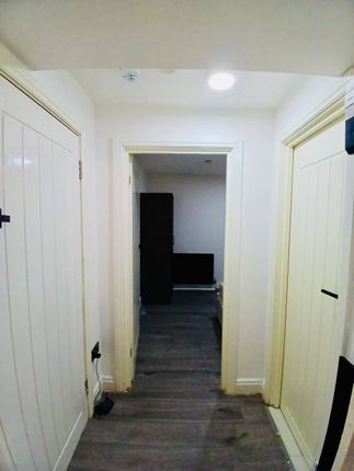 Flat 3, 134-136 Kilburn High Road,, London photo 2