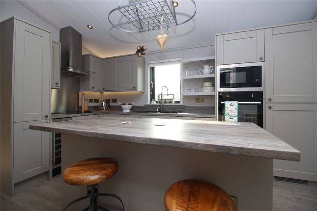 8 Jubilee Gardens,, Shorefield Country Park, Near Milford On Sea photo 4