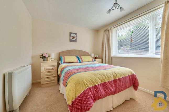 4 Tyrells Close, Upminster photo 4