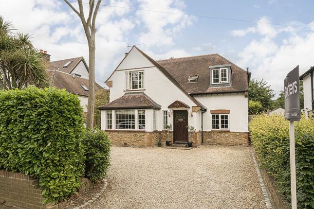 4-bed house on Courtlands Avenue, Hampton, £4,495/mo