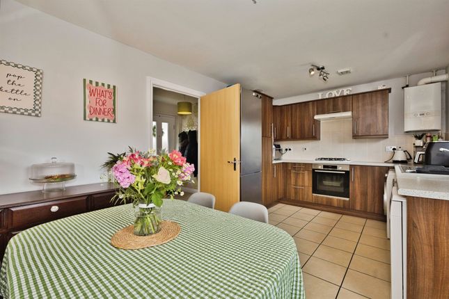 64, Kingswood Road, Crewkerne photo 3