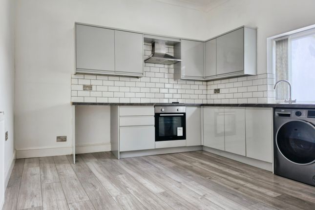 Flat 8, 3 Oldham Road, Failsworth photo 3