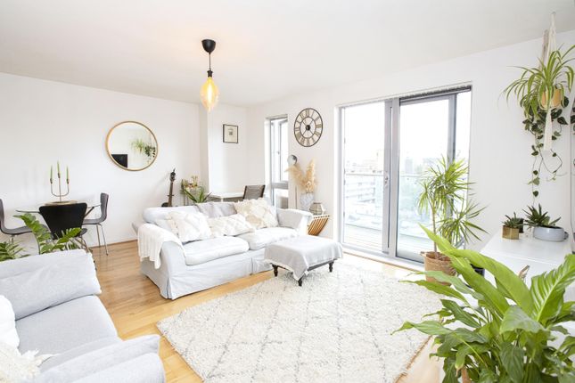 Flat for sale in 132 Cable Street, London