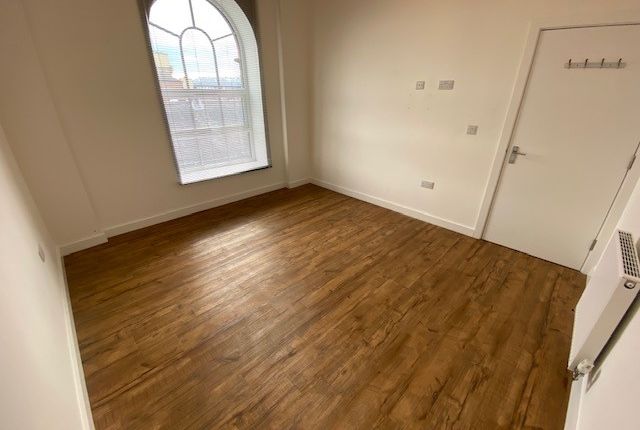 Flat to rent in Market Street, Ilkeston