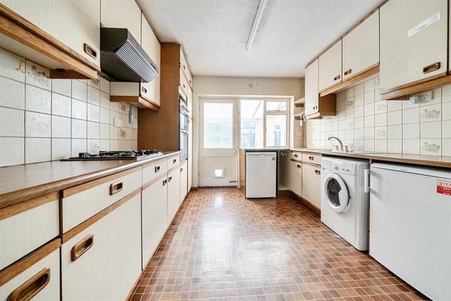 26, Kevins Drive, Yateley photo 4