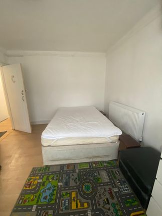 5C, Rugby Close, Harrow photo 2