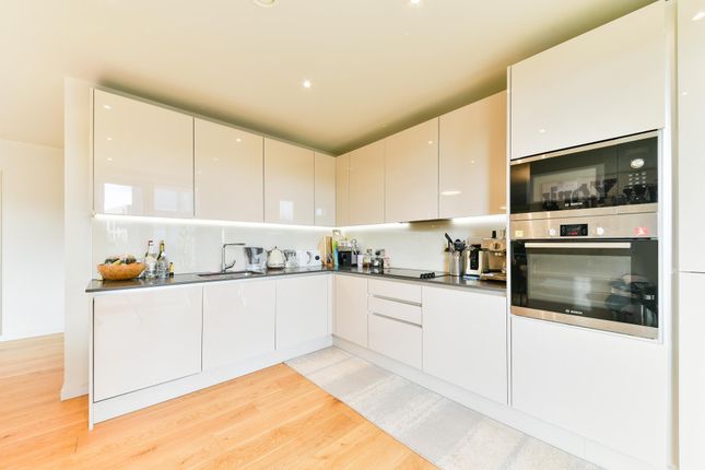 Flat 89 Isambard Court, Boaters Avenue, Brentford photo 4
