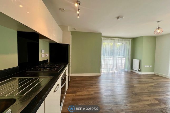 2-bed flat on Holly Acre, Dunstable, £1,350/mo
