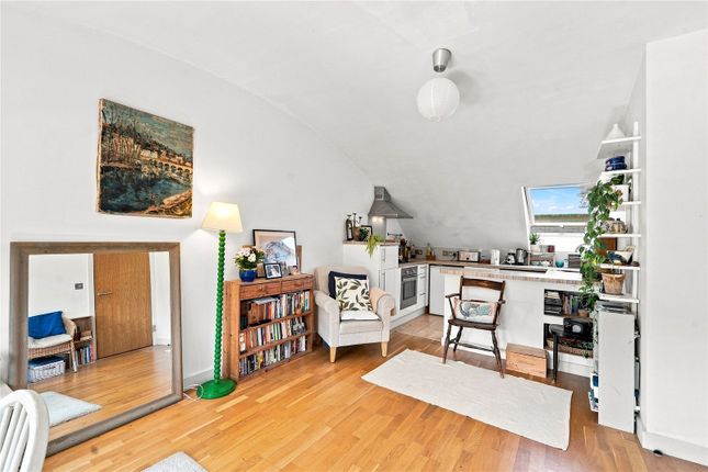 4, Windlesham Mews, Hampton Hill photo 4
