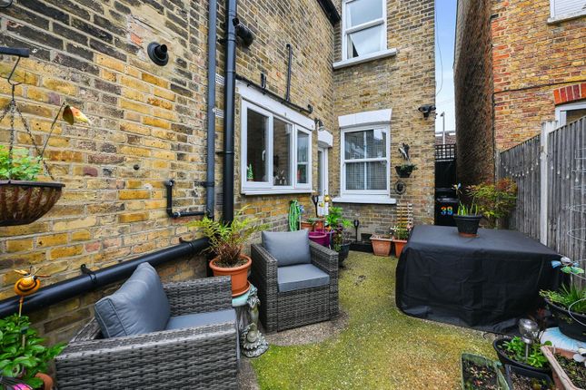 End terrace house for sale in Carnarvon Road, London