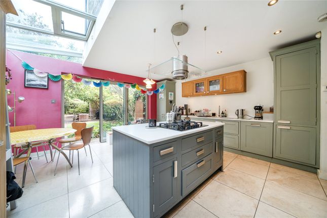 45, Lavender Grove, London photo 4