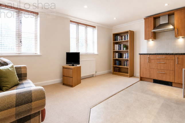 Flat 14 Elizabeth House, Banstead photo 3