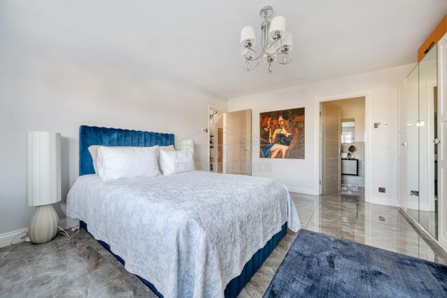 16a, Kimble Crescent,, Bushey photo 4