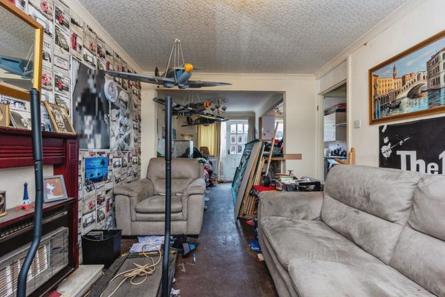 2, Woodchurch Walk, Sale photo 4