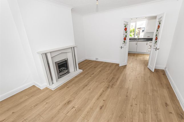 60, Laxey Crescent, Leigh photo 4