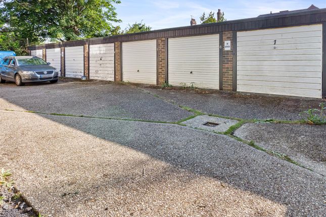 11 Wallace Court, Wallace Avenue, Worthing photo 3