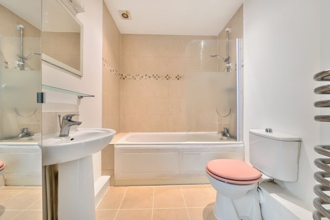 Flat 7, 177, London Road, Surrey photo 4