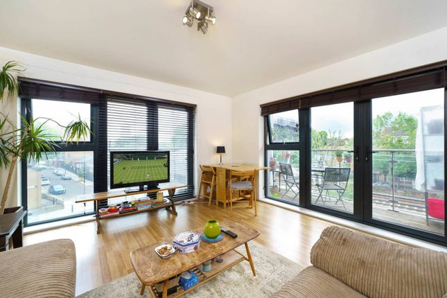 Flat for sale in Windsor Court, Bow, London