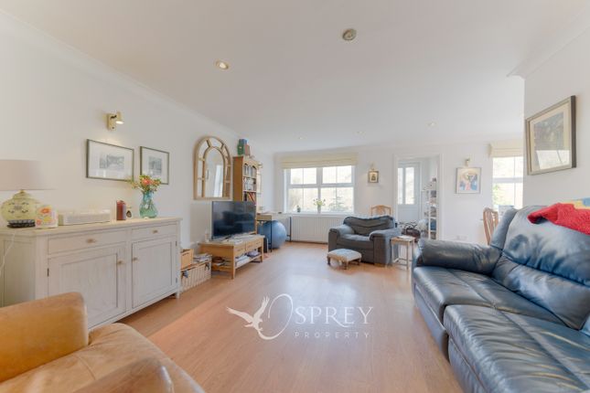 Link-detached house for sale in Spurlings, Oundle, Northamptonshire