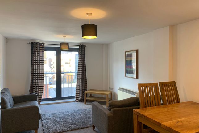 Flat to rent in Nelson Street, City Centre