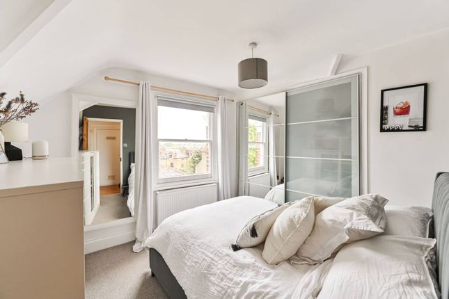 Flat for sale in Balham High Road, Tooting Bec, London