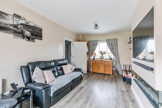 24, Holdenby Drive, Raunds photo 3