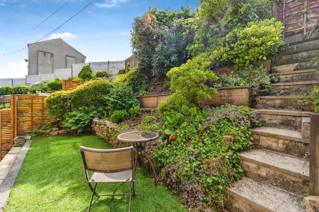 8, Highfield Drive, Mossley photo 3