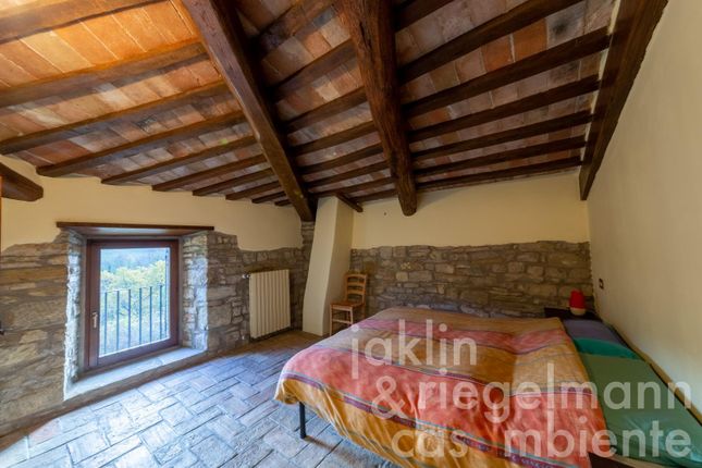 Country house for sale in Italy, Umbria, Perugia, Pietralunga