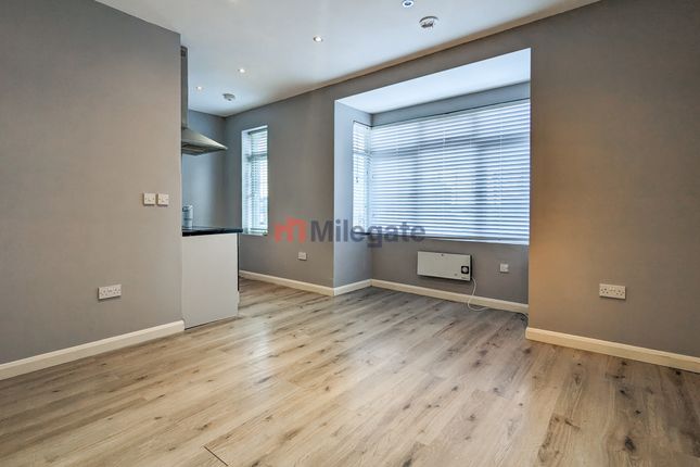 Flat 3 129, Stafford Road, Greater London photo 2