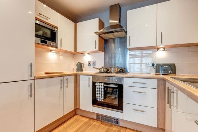 Flat to rent in Bute Terrace, Cardiff