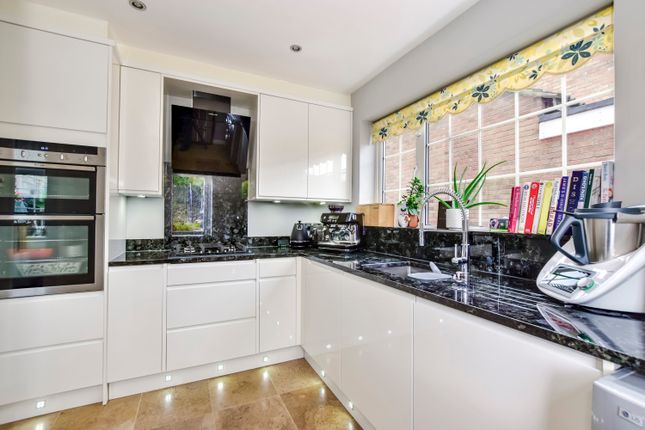 Lemonfield Drive, Watford photo 2