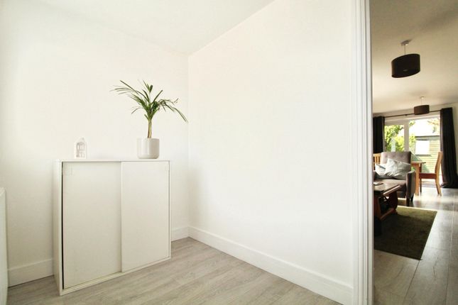 5, Orchard Close, Ware photo 3
