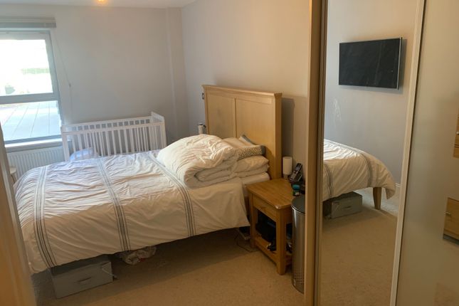 Flat to rent in Queen Mary Avenue, London