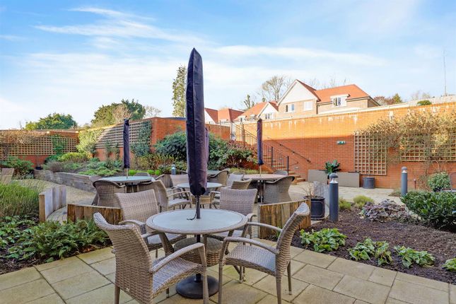3 Goldfinch House, Outwood Lane, Coulsdon photo 3