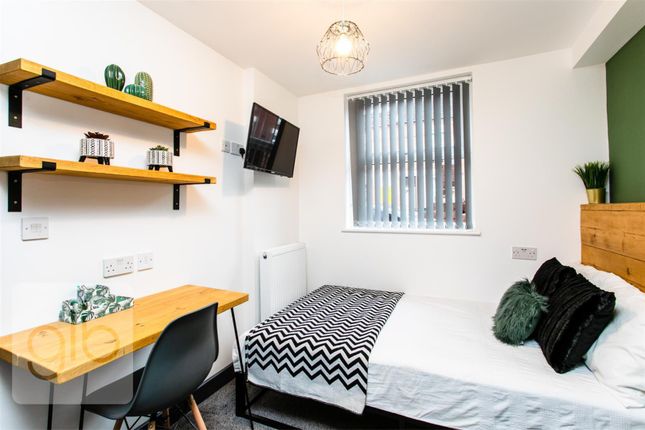 Thumbnail Shared accommodation to rent in Dean Street, Ball Hill, Coventry