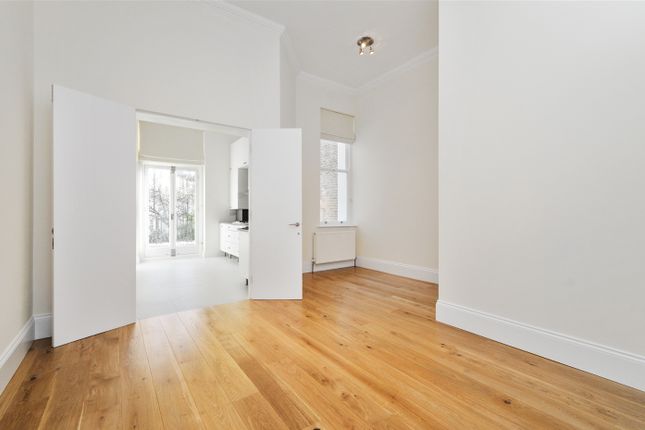Flat to rent in Belsize Grove, London