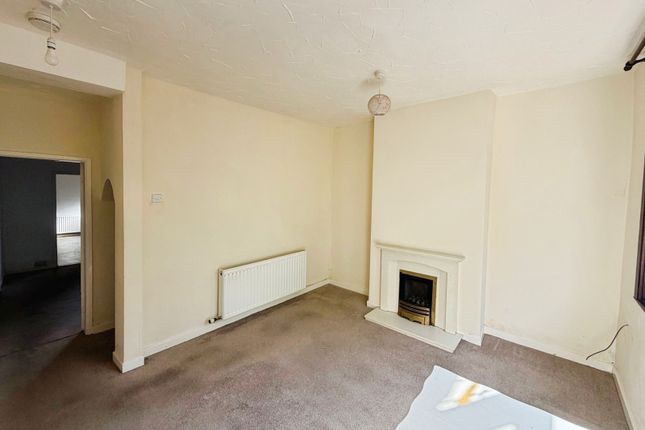 49, Hall O'Shaw Street, Cheshire photo 3