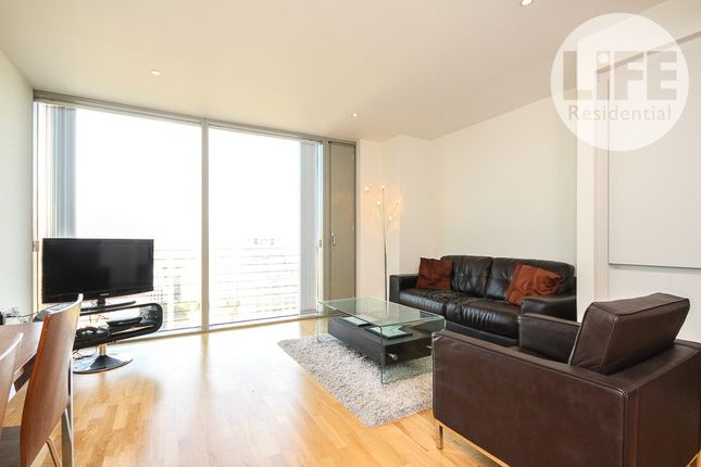 Thumbnail Flat to rent in Landmark West Tower, 22 Marsh Wall, Canary Wharf, London
