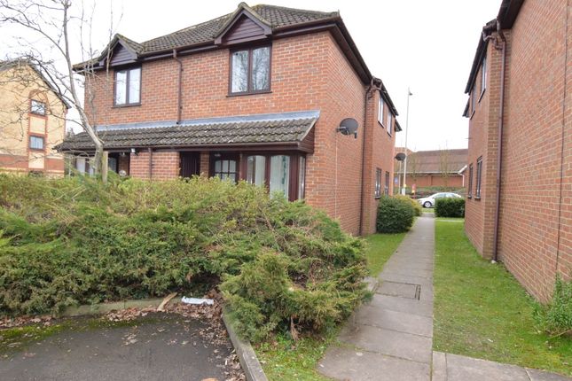 Thumbnail Terraced house to rent in Oakview, Wokingham