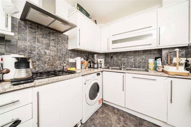 Flat 3A, Chamberlain House, 126, Westminster Bridge Road, London photo 4