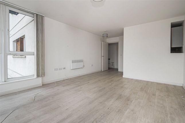 75, Phoenix Way, London photo 2