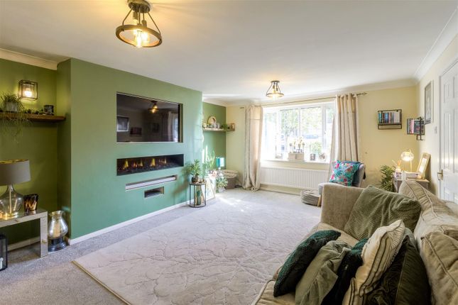 Holcot Close, Wellingborough photo 3