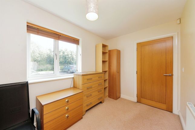 Flat for sale in Haslucks Green Road, Shirley, Solihull