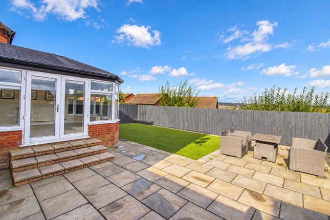10, Campbell Close, Blackburn photo 4
