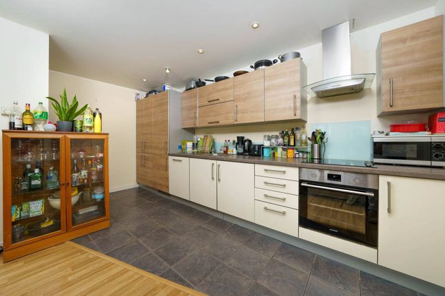 Thumbnail Flat for sale in Windsor Court, Bow, London