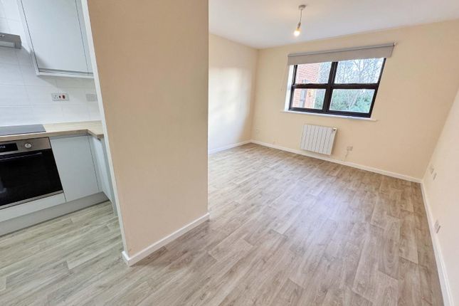 25, Beech Court, Rugby photo 3